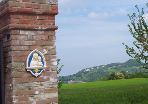 Pilastro d'ingresso al monastero